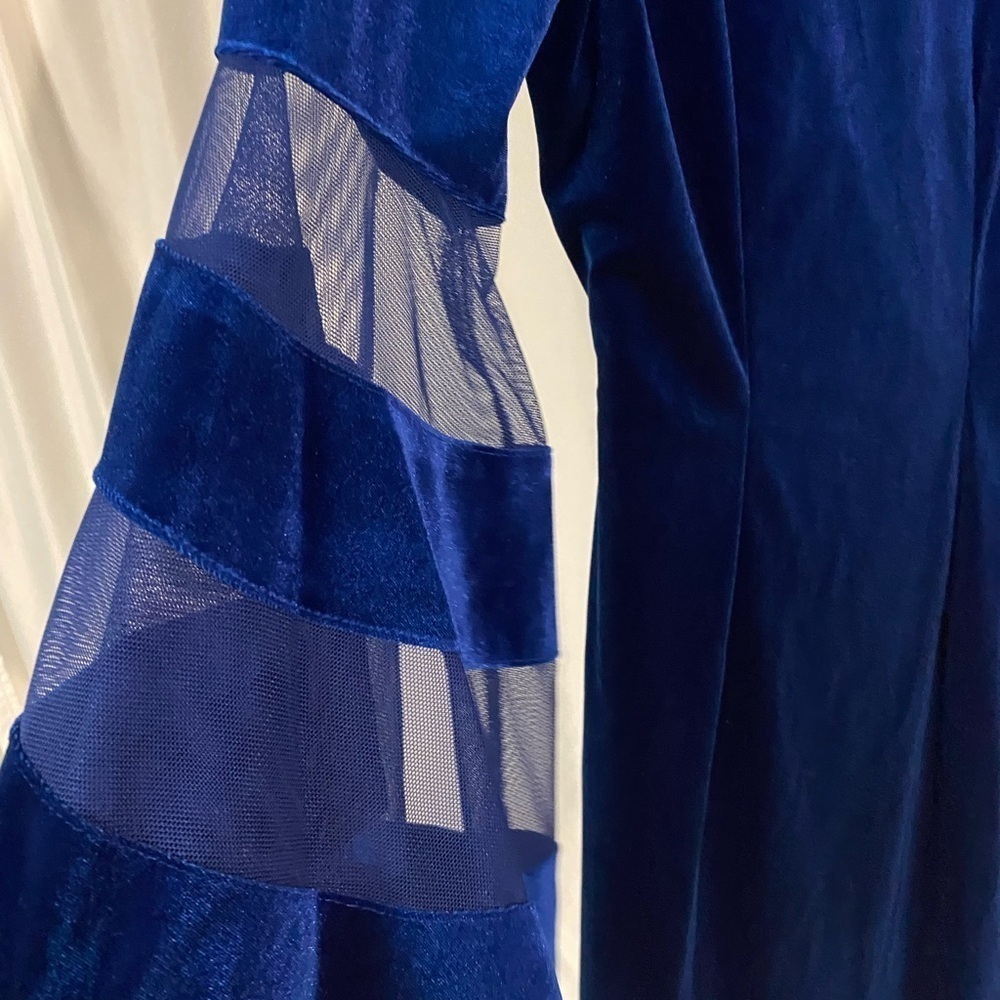 Dress - Picture 3 of 5